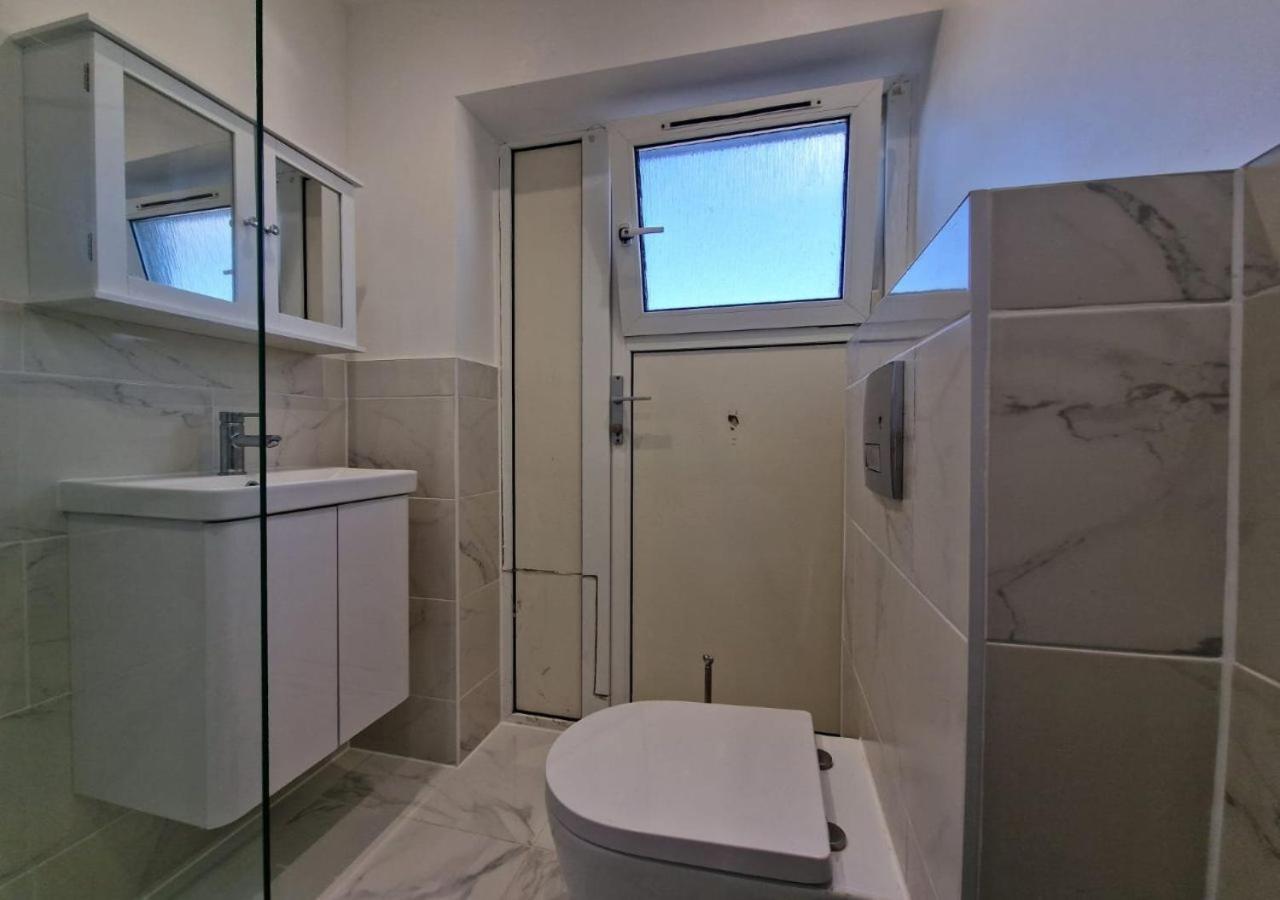 Private Room In London Enfield With Parking Esterno foto