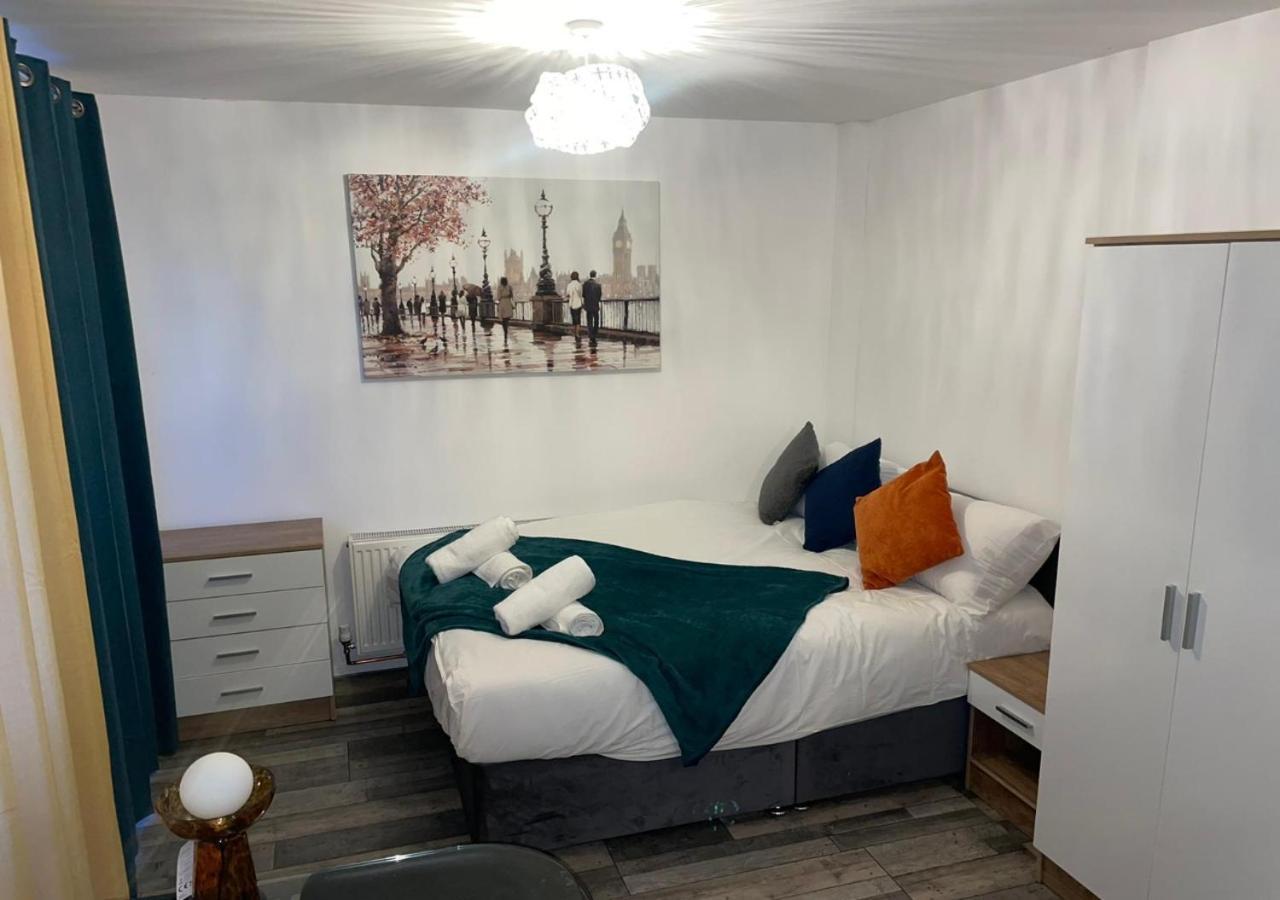 Private Room In London Enfield With Parking Esterno foto