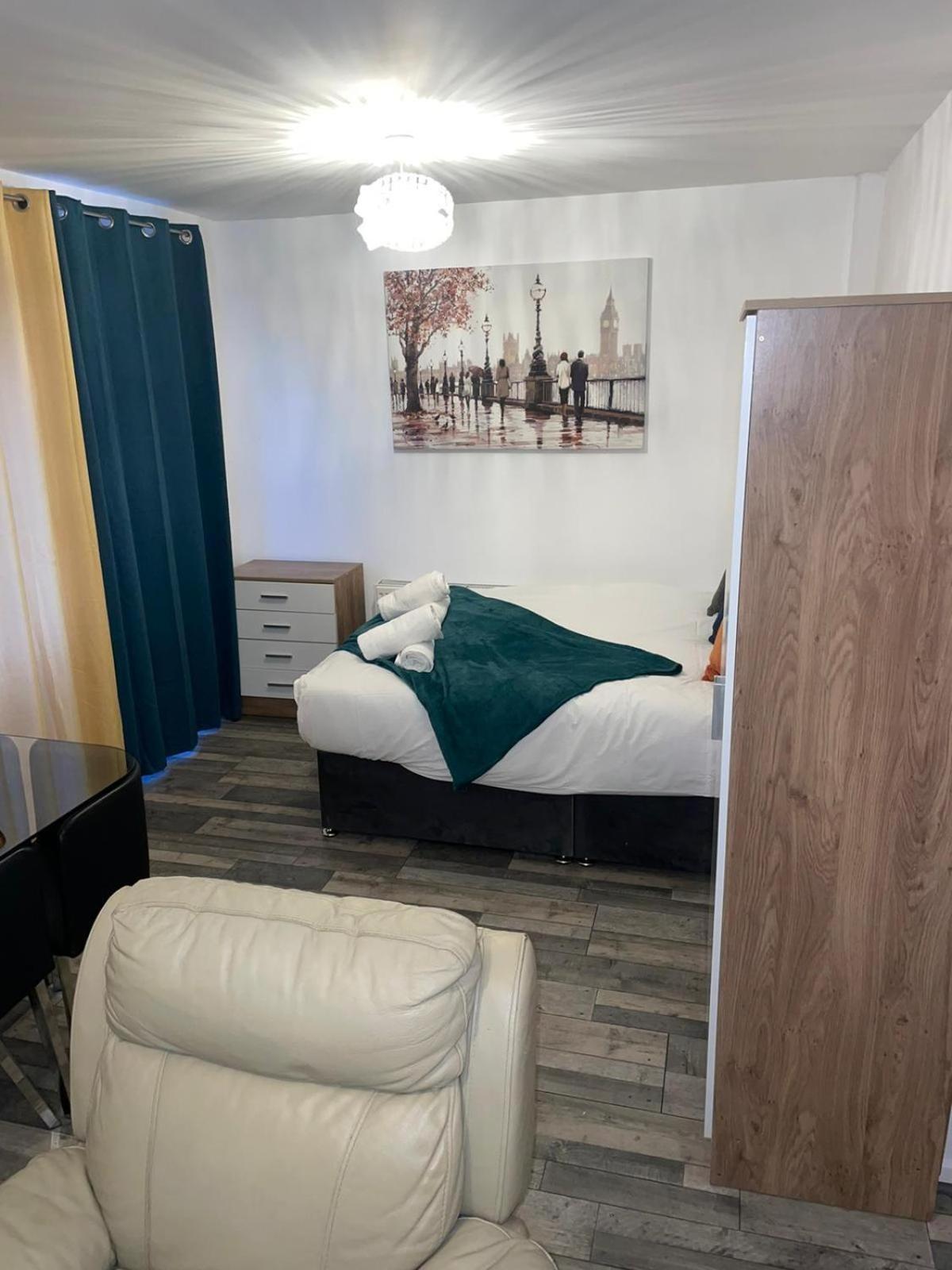 Private Room In London Enfield With Parking Esterno foto